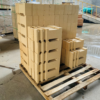 Mineral composition and microstructure of high alumina refractory bricks