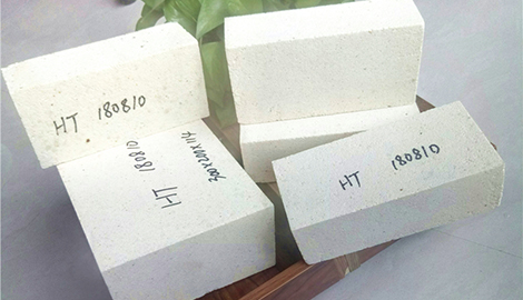 High temperature lightweight silica insulation brick